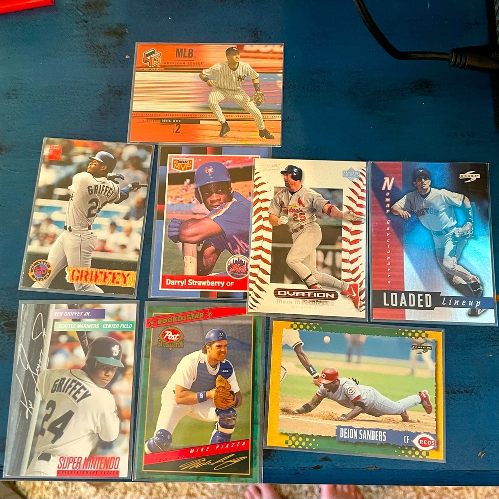 BASEBALL CARD BUNDLE: 8 cards total